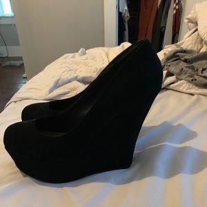 Steve Madden “Pammy” platform wedge heels. Size 9